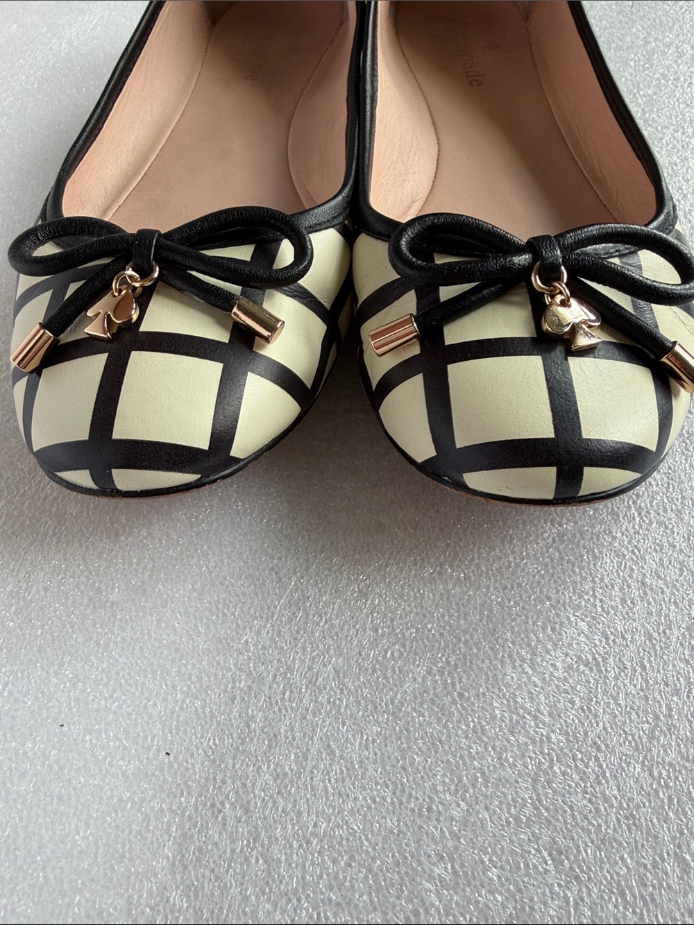 KATE SPADE New York Willa Bow Ballet Flats Ivory Black Leather Size 6 Women’s - Picture 9 of 13